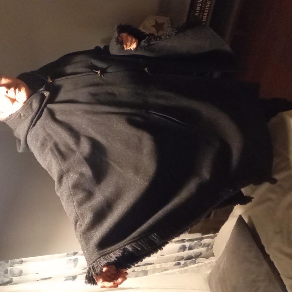 2x cape, removable hood, excellent condition